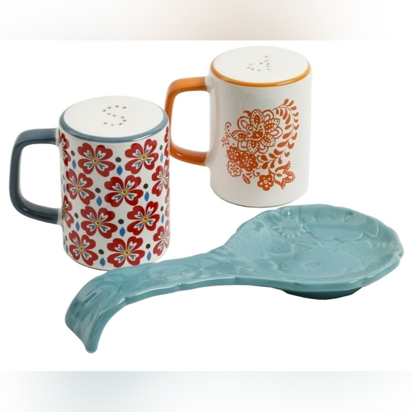 The Pioneer Woman Flea Market Floral Spoon Rest and Salt &Pepper Shaker Set. - Picture 3 of 8